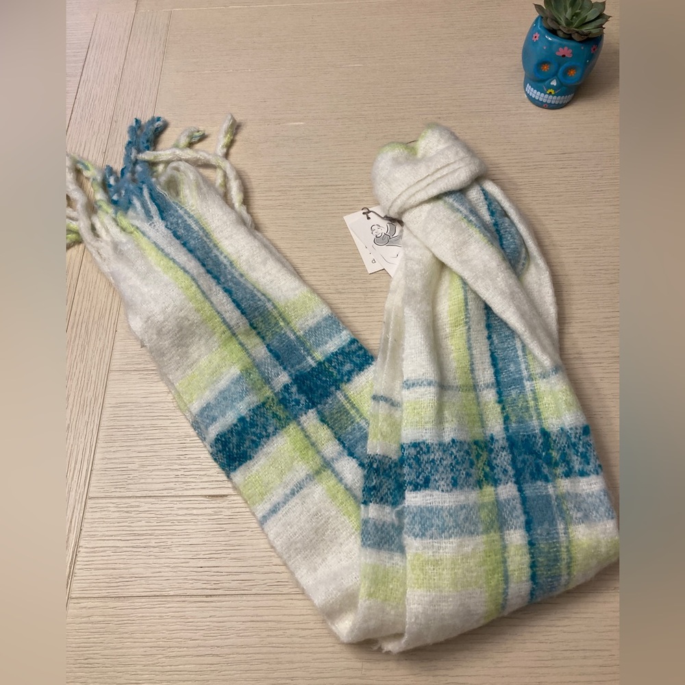 Beautiful plaid fringe scarf NWT